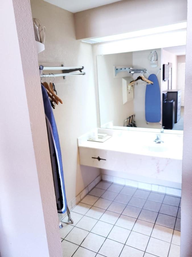 Express Inn Dallas Bagian luar foto