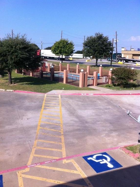 Express Inn Dallas Bagian luar foto